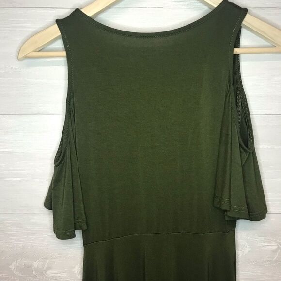 Alya Cold Shoulder Wrap Dress  | Francescas Brand Green Fit and Flowy Flattering - Picture 5 of 5